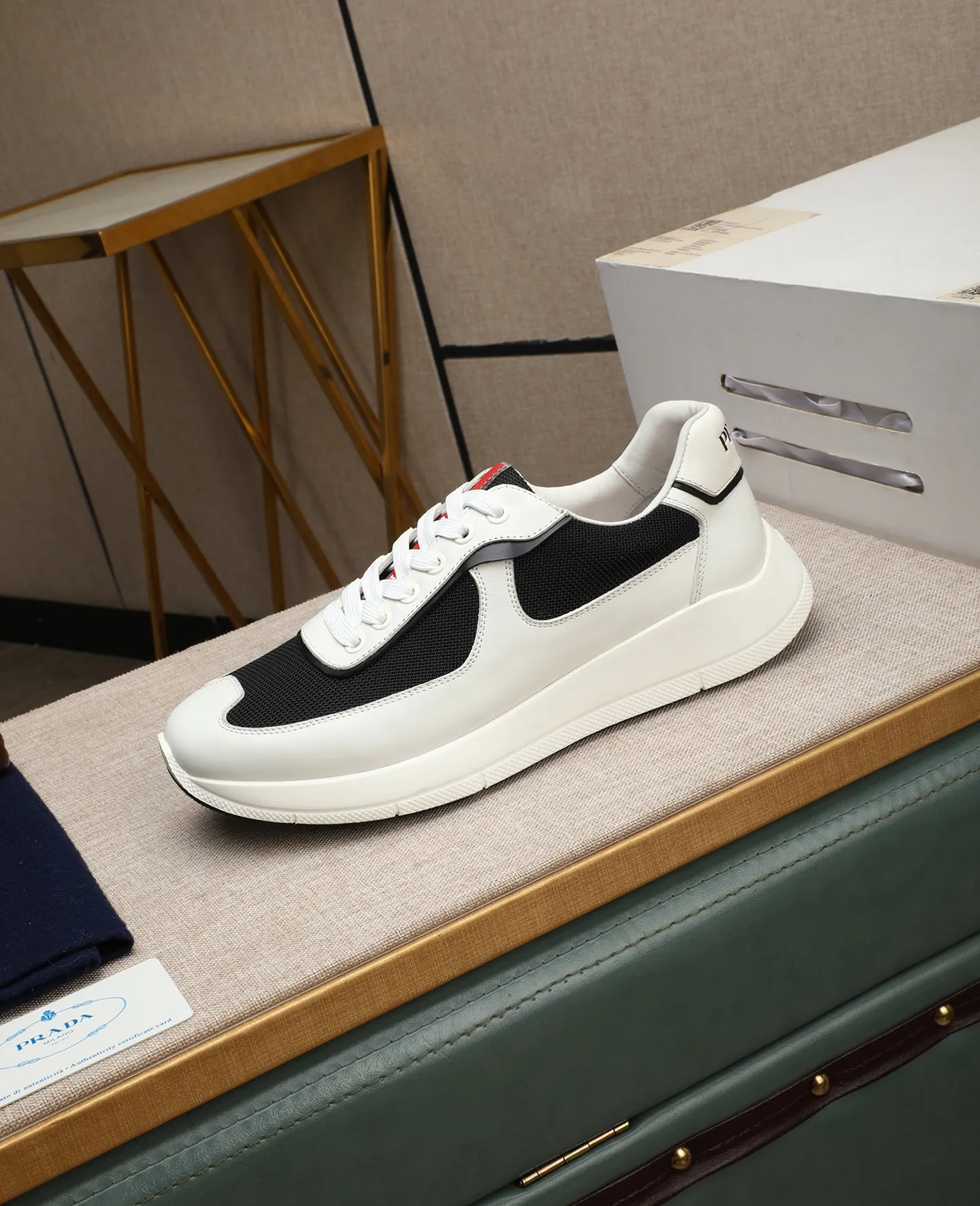 Men's shoes 💰600 Top quality New hot models on the official website, timeless for a century, 🆘 Trendy brand (Prada) mainly promotes hot models, avant-garde and versatile fashion men's shoes private version molding, cowhide surface splicing 1:1 oil edge treatment... fashionable and simple, original imported cowhide lining cowhide feet; the atmosphere and personality are more fashionable, eye-catching and pursuing class, it will subvert the old idea and be a must-have for fashion trendsetters with you! Must keep it for yourself! High-end comfort, high-end quality workmanship. Size: 38-44 Various colors available. full package